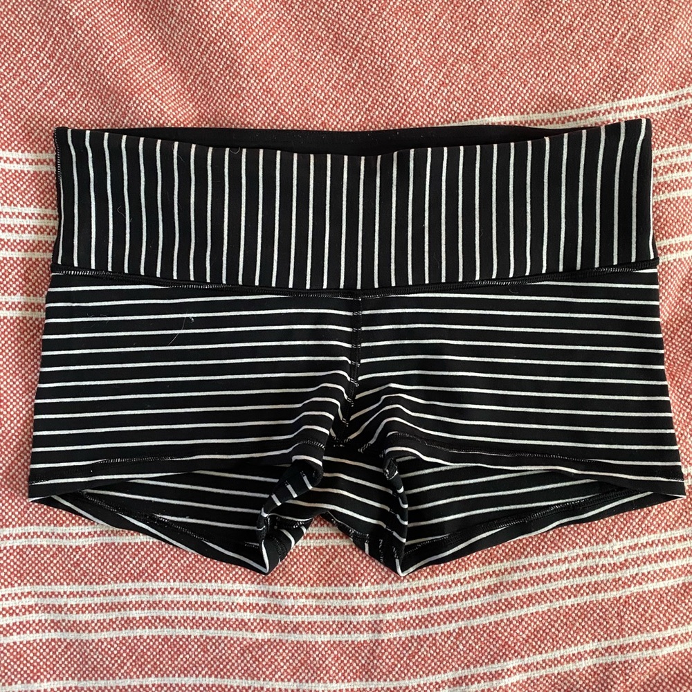 Lululemon booty shorts